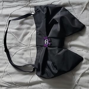 Bow shaped bag with skull